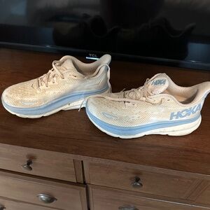 HOKA Clifton 9 Size 7.5